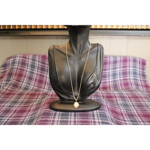 Gold-tone Pink and White Cameo Pendant Necklace - Picture 8 of 10